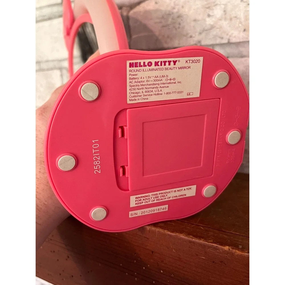 Hello Kitty lighted vanity mirror w/ double-sided‎ rotating mirror